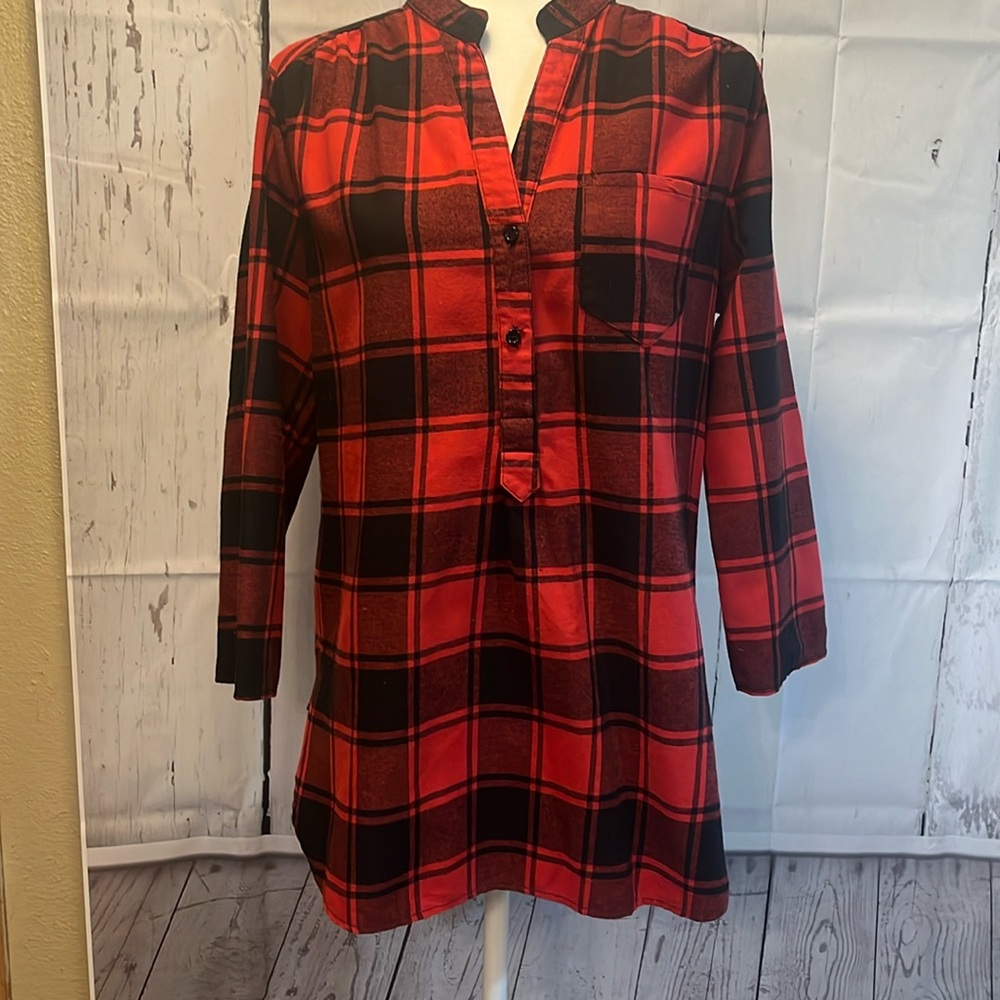 Dressfo women’s pullover, size XL, red/black buffalo print.